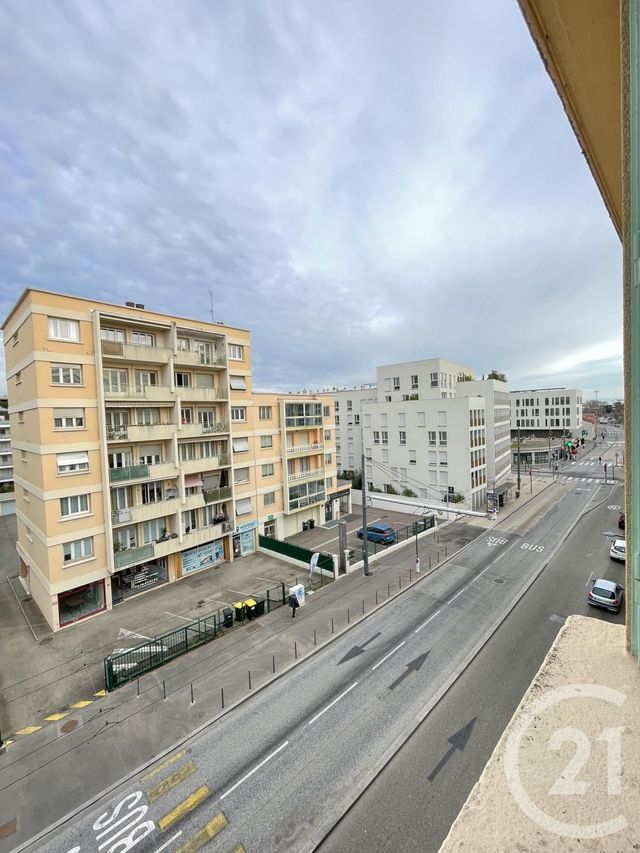 Afficher la photo en grand Appartement F3 à vendre - 3 pièces - 57.61 m2 - VILLEURBANNE - 69 - RHONE-ALPES - Century 21 Villa Urbana