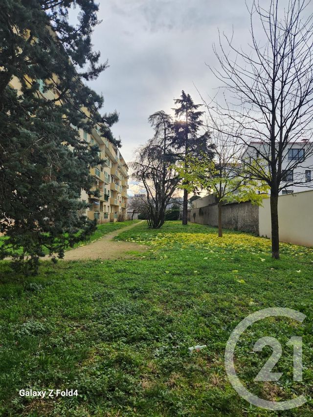 Afficher la photo en grand Appartement F3 à vendre - 3 pièces - 57.61 m2 - VILLEURBANNE - 69 - RHONE-ALPES - Century 21 Villa Urbana
