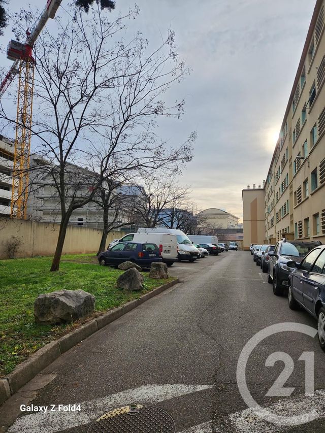 Afficher la photo en grand Appartement F3 à vendre - 3 pièces - 57.61 m2 - VILLEURBANNE - 69 - RHONE-ALPES - Century 21 Villa Urbana