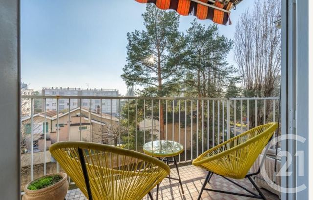 Appartement F4 à vendre - 4 pièces - 63.0 m2 - BRON - 69 - RHONE-ALPES - Century 21 Villa Urbana