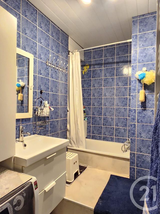 Appartement F5 à vendre - 5 pièces - 92.61 m2 - VENISSIEUX - 69 - RHONE-ALPES - Century 21 Villa Urbana