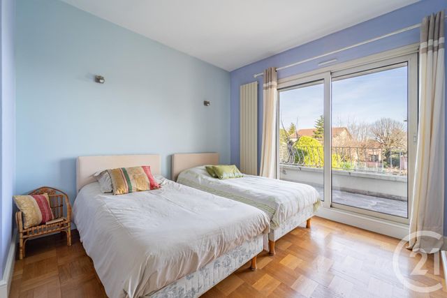 Afficher la photo en grand maison à vendre - 6 pièces - 262.0 m2 - BRON - 69 - RHONE-ALPES - Century 21 Villa Urbana