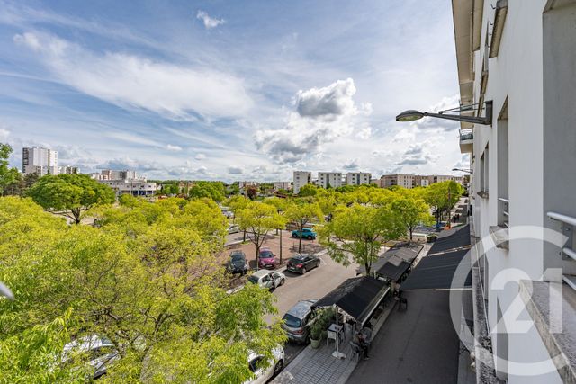 Appartement F3 à vendre - 3 pièces - 72.1 m2 - VAULX EN VELIN - 69 - RHONE-ALPES - Century 21 Villa Urbana