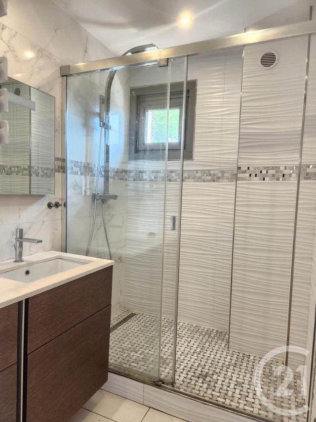 Afficher la photo en grand Appartement F4 à vendre - 4 pièces - 78.41 m2 - VILLEURBANNE - 69 - RHONE-ALPES - Century 21 Villa Urbana