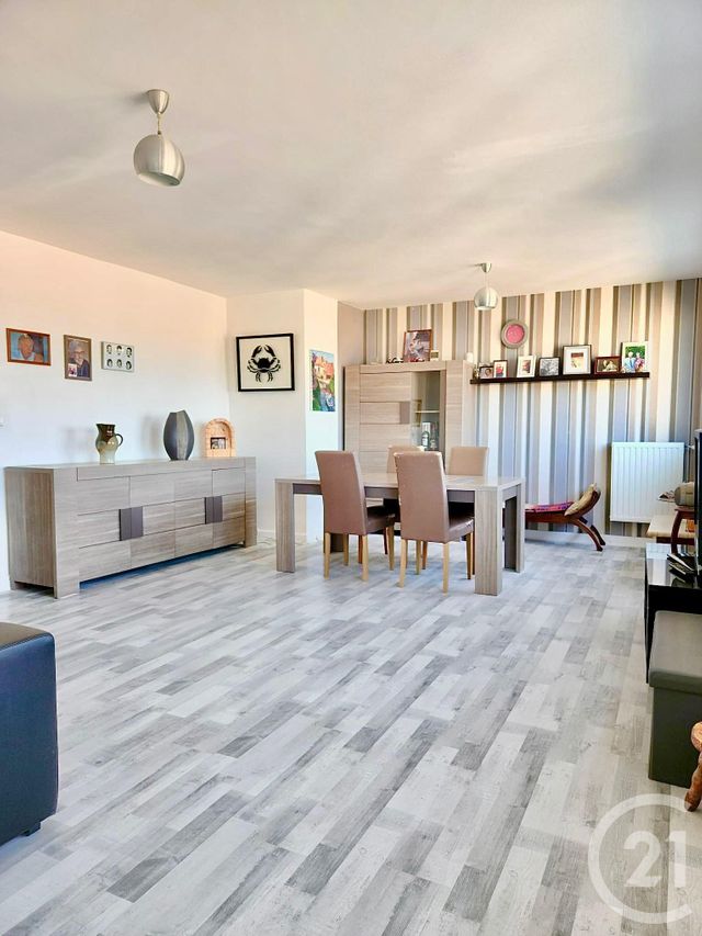 Afficher la photo en grand Appartement F4 à vendre - 4 pièces - 70.0 m2 - VILLEURBANNE - 69 - RHONE-ALPES - Century 21 Villa Urbana