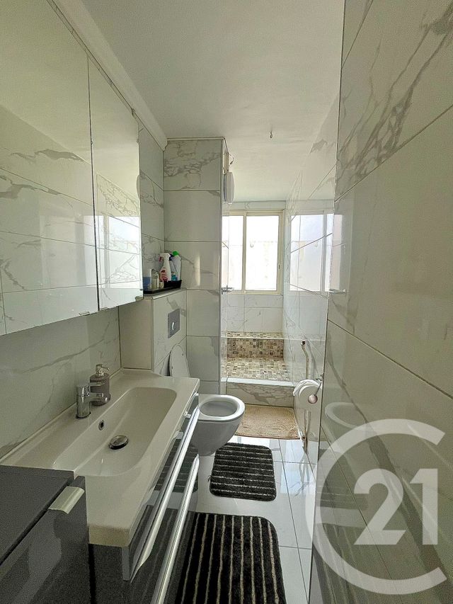 Afficher la photo en grand Appartement F4 à vendre - 4 pièces - 66.3 m2 - MEYZIEU - 69 - RHONE-ALPES - Century 21 Villa Urbana