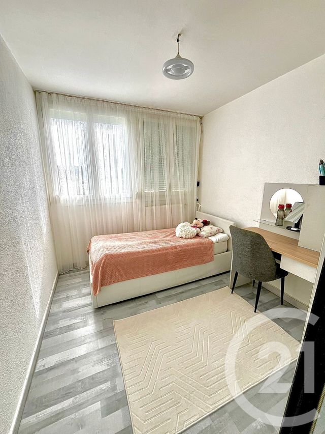 Afficher la photo en grand Appartement F4 à vendre - 4 pièces - 66.3 m2 - MEYZIEU - 69 - RHONE-ALPES - Century 21 Villa Urbana