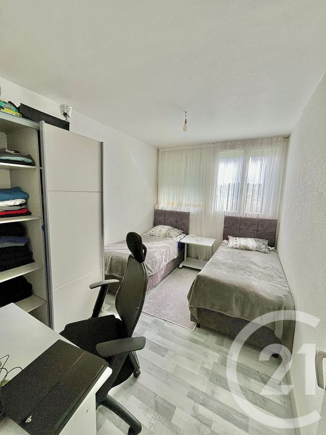 Afficher la photo en grand Appartement F4 à vendre - 4 pièces - 66.3 m2 - MEYZIEU - 69 - RHONE-ALPES - Century 21 Villa Urbana