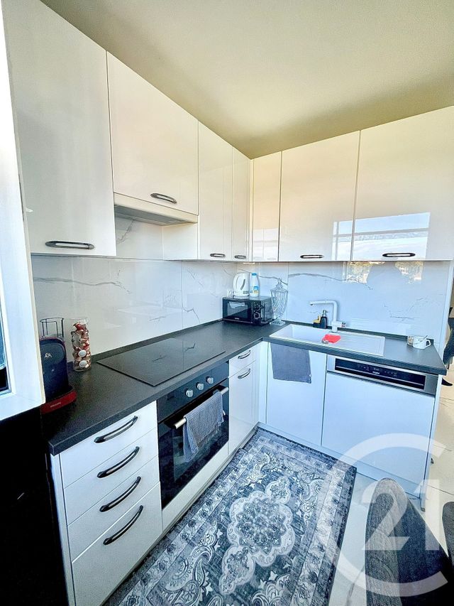 Afficher la photo en grand Appartement F4 à vendre - 4 pièces - 66.3 m2 - MEYZIEU - 69 - RHONE-ALPES - Century 21 Villa Urbana