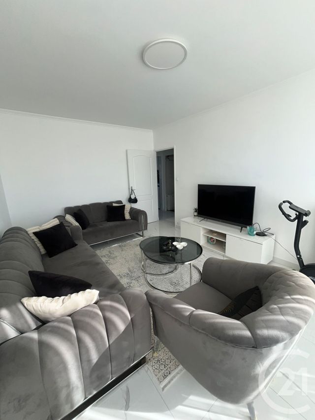 Afficher la photo en grand Appartement F4 à vendre - 4 pièces - 66.3 m2 - MEYZIEU - 69 - RHONE-ALPES - Century 21 Villa Urbana