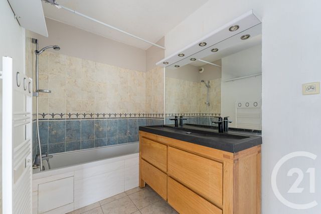 Appartement F4 à vendre - 4 pièces - 84.14 m2 - ST FONS - 69 - RHONE-ALPES - Century 21 Villa Urbana