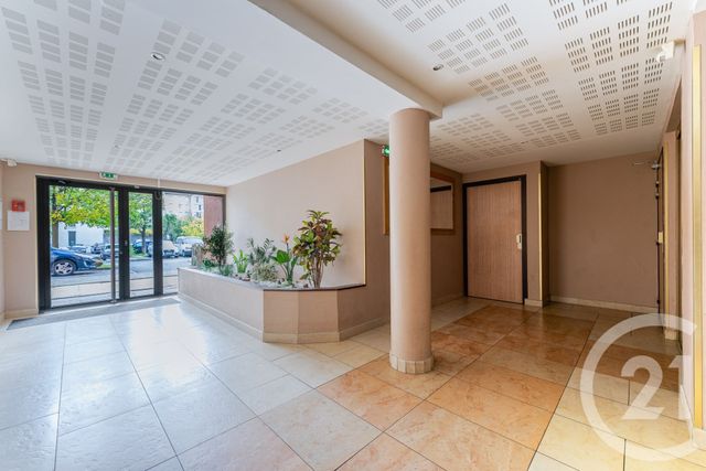 Appartement F4 à vendre - 4 pièces - 84.14 m2 - ST FONS - 69 - RHONE-ALPES - Century 21 Villa Urbana