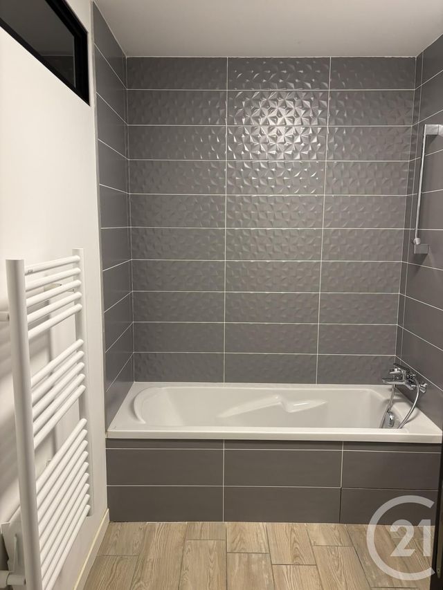 Appartement F3 à vendre - 4 pièces - 82.0 m2 - VILLEURBANNE - 69 - RHONE-ALPES - Century 21 Villa Urbana