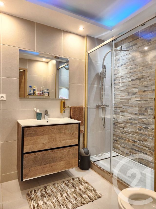 Appartement F3 à vendre - 3 pièces - 59.51 m2 - BRON - 69 - RHONE-ALPES - Century 21 Villa Urbana