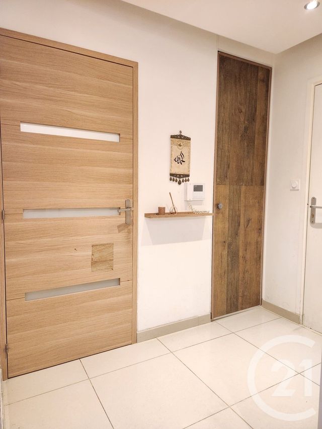 Appartement F3 à vendre - 3 pièces - 59.51 m2 - BRON - 69 - RHONE-ALPES - Century 21 Villa Urbana