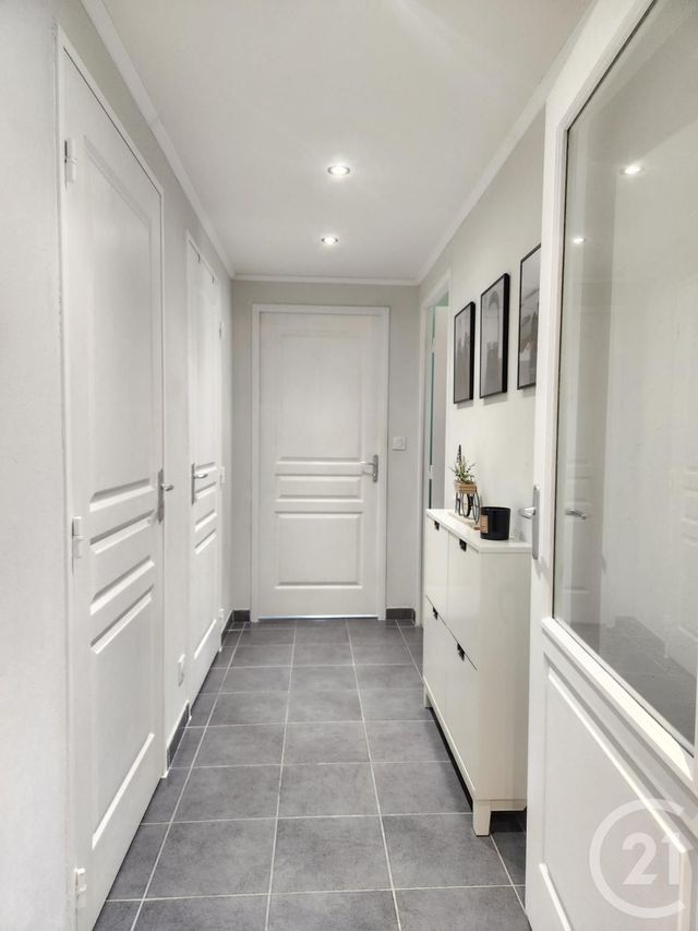 Appartement F3 à vendre - 3 pièces - 70.15 m2 - VAULX EN VELIN - 69 - RHONE-ALPES - Century 21 Villa Urbana