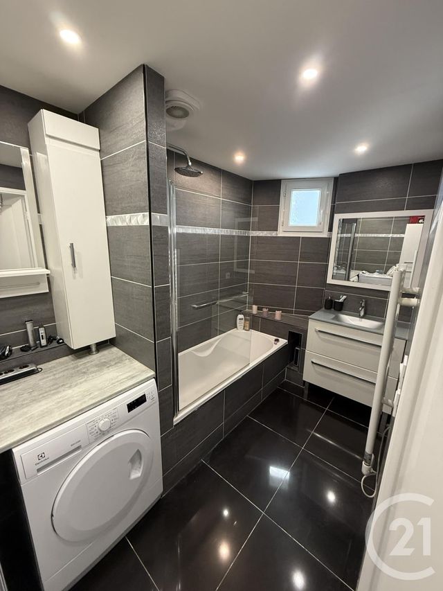 Appartement F3 à vendre - 3 pièces - 70.15 m2 - VAULX EN VELIN - 69 - RHONE-ALPES - Century 21 Villa Urbana