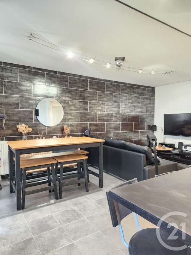 Appartement F3 à vendre - 3 pièces - 70.15 m2 - VAULX EN VELIN - 69 - RHONE-ALPES - Century 21 Villa Urbana