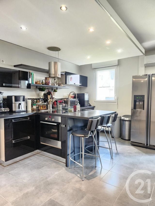 Appartement F3 à vendre - 3 pièces - 70.15 m2 - VAULX EN VELIN - 69 - RHONE-ALPES - Century 21 Villa Urbana