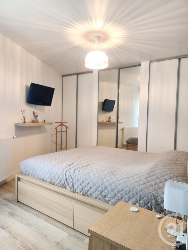 Appartement F3 à vendre - 3 pièces - 70.15 m2 - VAULX EN VELIN - 69 - RHONE-ALPES - Century 21 Villa Urbana