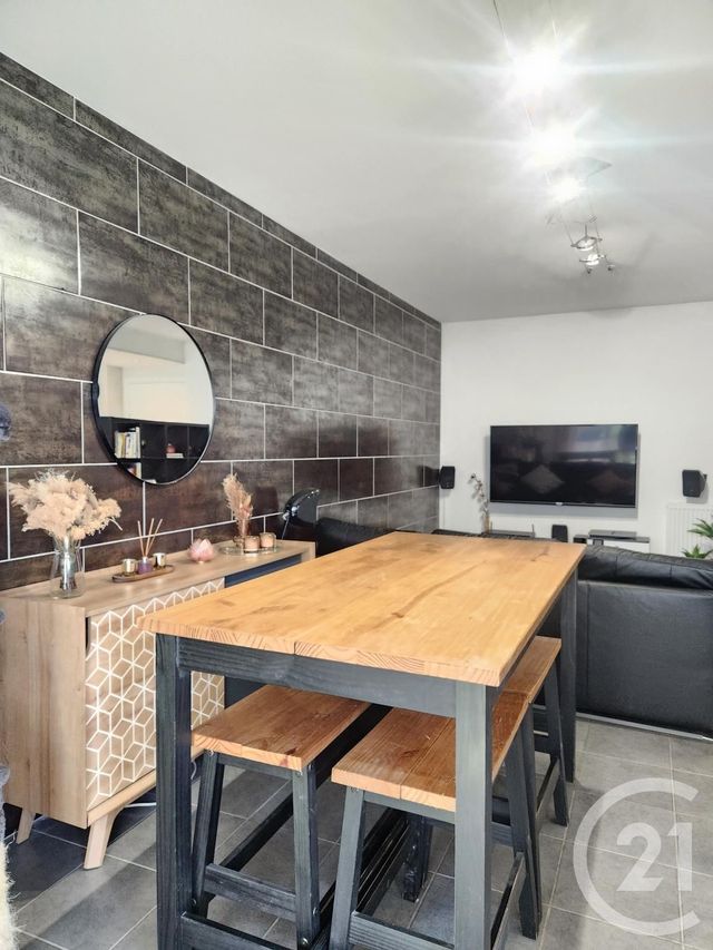 Appartement F3 à vendre - 3 pièces - 70.15 m2 - VAULX EN VELIN - 69 - RHONE-ALPES - Century 21 Villa Urbana