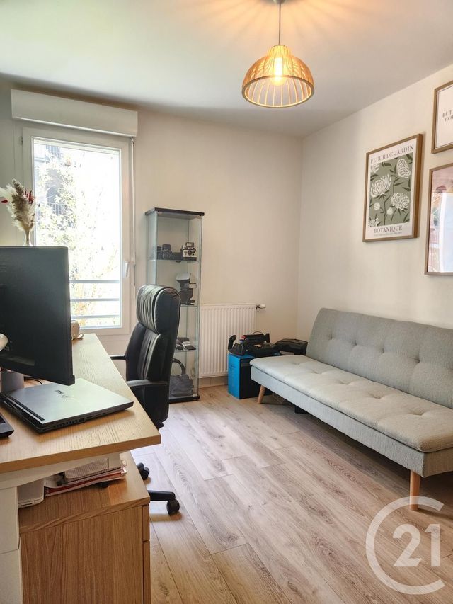 Appartement F3 à vendre - 3 pièces - 70.15 m2 - VAULX EN VELIN - 69 - RHONE-ALPES - Century 21 Villa Urbana