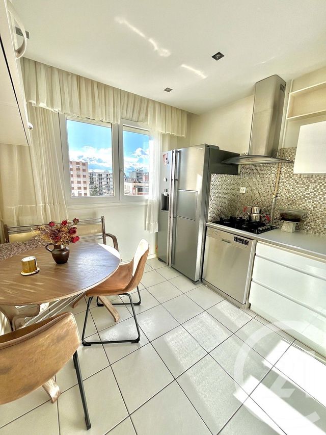 Appartement à vendre - 4 pièces - 66.67 m2 - VAULX EN VELIN - 69 - RHONE-ALPES - Century 21 Villa Urbana