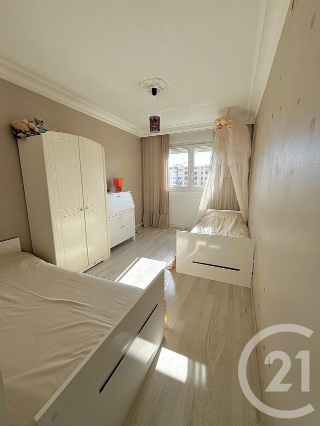 Appartement à vendre - 4 pièces - 66.67 m2 - VAULX EN VELIN - 69 - RHONE-ALPES - Century 21 Villa Urbana