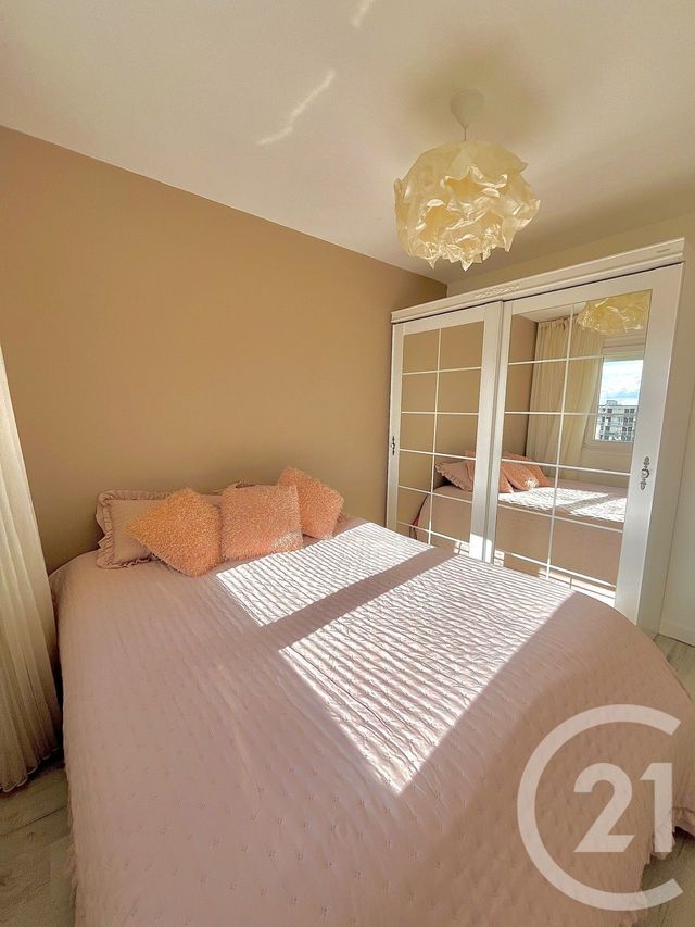 Appartement à vendre - 4 pièces - 66.67 m2 - VAULX EN VELIN - 69 - RHONE-ALPES - Century 21 Villa Urbana