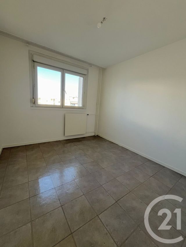 Appartement T3 à vendre - 3 pièces - 72.03 m2 - VAULX EN VELIN - 69 - RHONE-ALPES - Century 21 Villa Urbana
