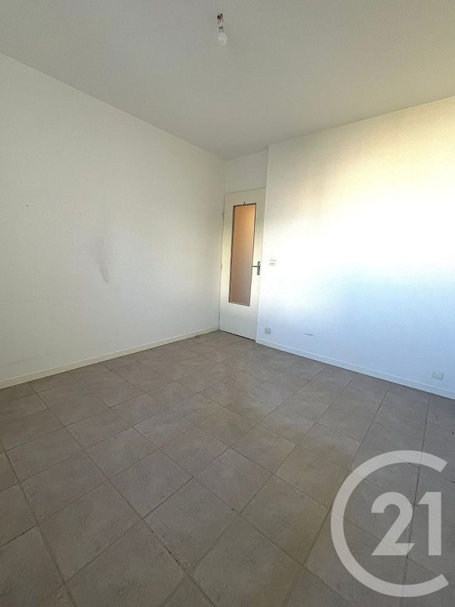 Appartement T3 à vendre - 3 pièces - 72.03 m2 - VAULX EN VELIN - 69 - RHONE-ALPES - Century 21 Villa Urbana