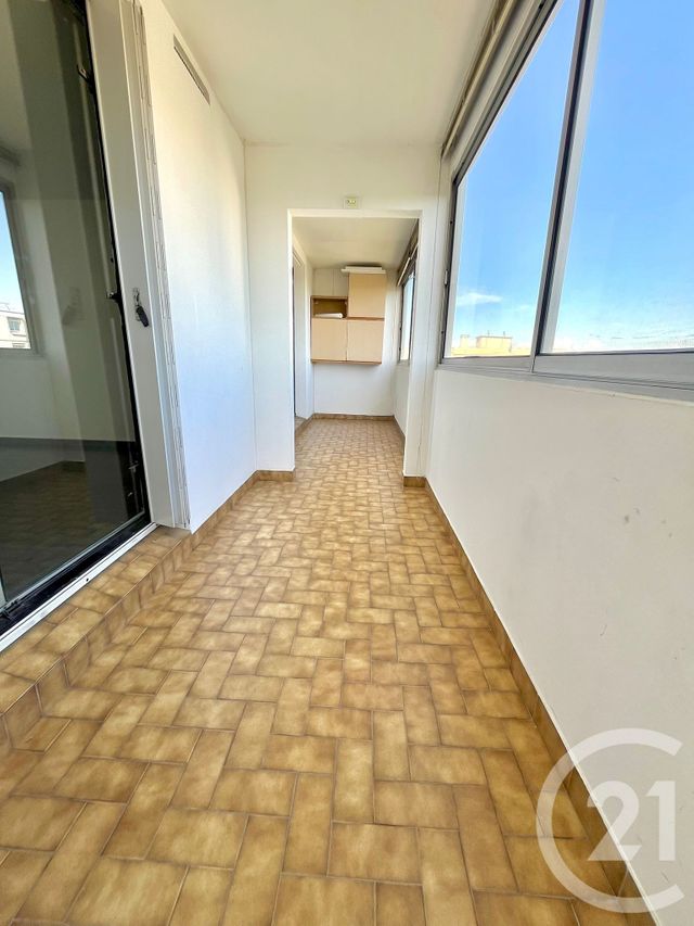 Appartement T3 à vendre - 3 pièces - 72.03 m2 - VAULX EN VELIN - 69 - RHONE-ALPES - Century 21 Villa Urbana