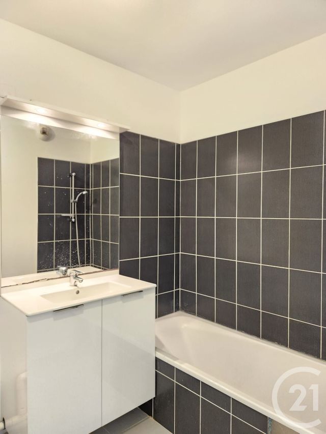 Appartement F3 à vendre - 3 pièces - 67.06 m2 - VILLEURBANNE - 69 - RHONE-ALPES - Century 21 Villa Urbana