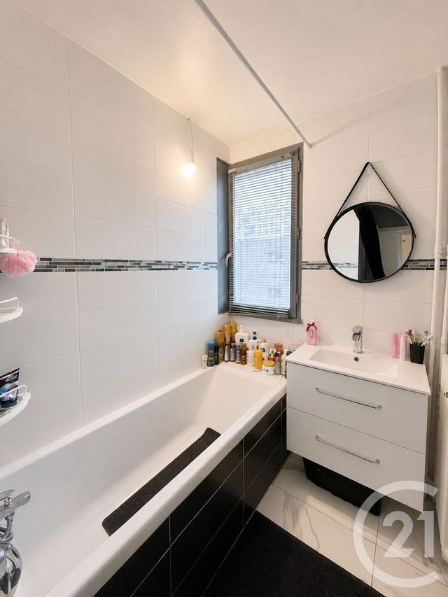 Appartement F4 à vendre - 4 pièces - 70.17 m2 - VILLEURBANNE - 69 - RHONE-ALPES - Century 21 Villa Urbana