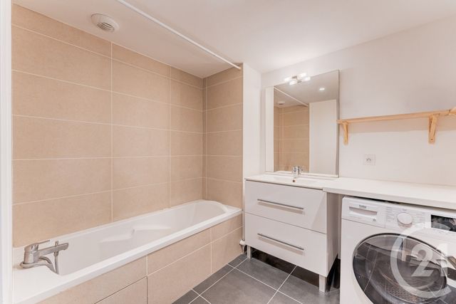 Appartement F4 à vendre - 4 pièces - 82.0 m2 - ST PRIEST - 69 - RHONE-ALPES - Century 21 Villa Urbana