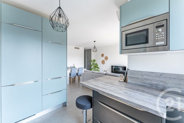 Appartement F4 à vendre - 4 pièces - 82.0 m2 - ST PRIEST - 69 - RHONE-ALPES - Century 21 Villa Urbana