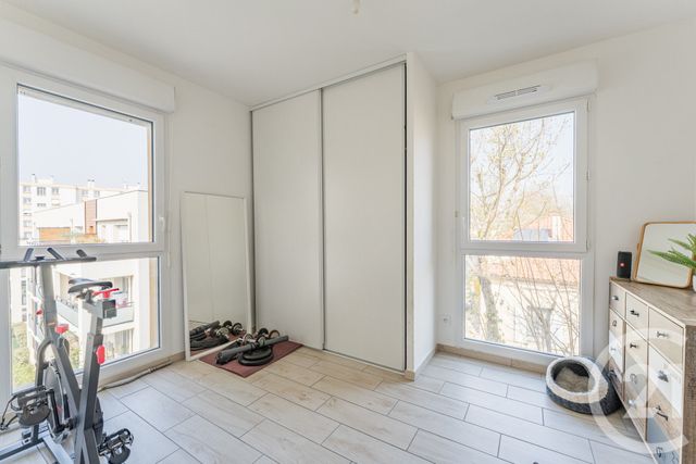 Appartement F4 à vendre - 4 pièces - 82.0 m2 - ST PRIEST - 69 - RHONE-ALPES - Century 21 Villa Urbana