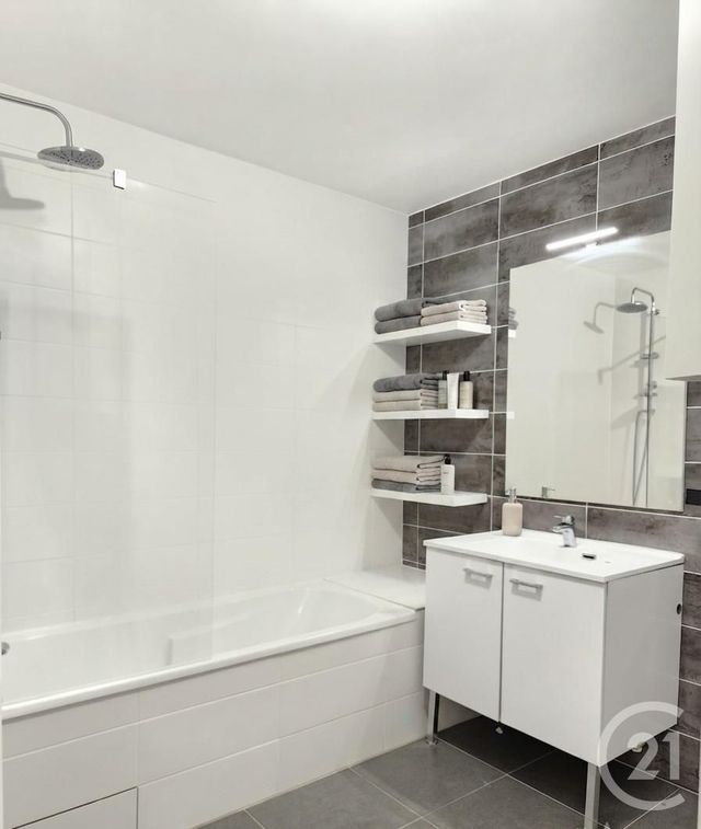 Appartement F4 à vendre - 4 pièces - 92.53 m2 - RILLIEUX LA PAPE - 69 - RHONE-ALPES - Century 21 Villa Urbana
