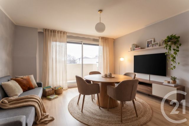 Appartement F4 à vendre - 4 pièces - 77.0 m2 - ST PRIEST - 69 - RHONE-ALPES - Century 21 Villa Urbana