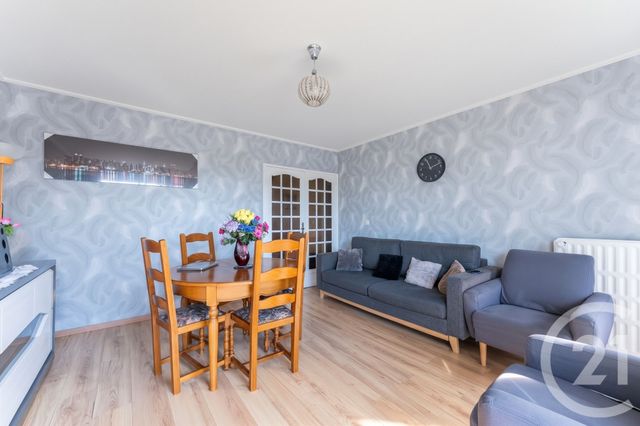Appartement F4 à vendre - 4 pièces - 77.0 m2 - ST PRIEST - 69 - RHONE-ALPES - Century 21 Villa Urbana