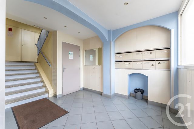 Appartement F4 à vendre - 4 pièces - 77.0 m2 - ST PRIEST - 69 - RHONE-ALPES - Century 21 Villa Urbana