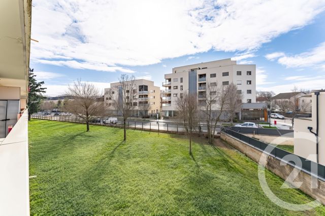 Appartement F4 à vendre - 4 pièces - 77.0 m2 - ST PRIEST - 69 - RHONE-ALPES - Century 21 Villa Urbana