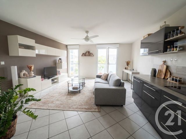 Appartement à vendre - 3 pièces - 65.0 m2 - VAULX EN VELIN - 69 - RHONE-ALPES - Century 21 Villa Urbana