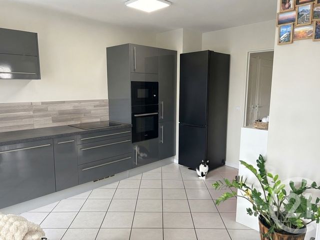 Appartement à vendre - 3 pièces - 65.0 m2 - VAULX EN VELIN - 69 - RHONE-ALPES - Century 21 Villa Urbana