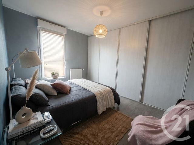 Appartement à vendre - 3 pièces - 65.0 m2 - VAULX EN VELIN - 69 - RHONE-ALPES - Century 21 Villa Urbana